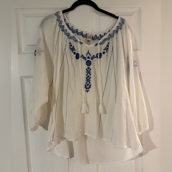 Tops - Embroidered White and Blue Women's Top XL